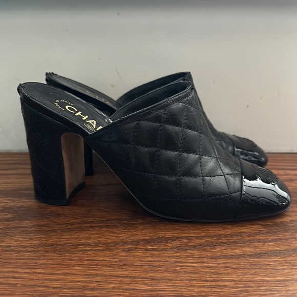 Chanel lambskin quilted heel heel slides 36.5 barely worn - Picture 2 of 8